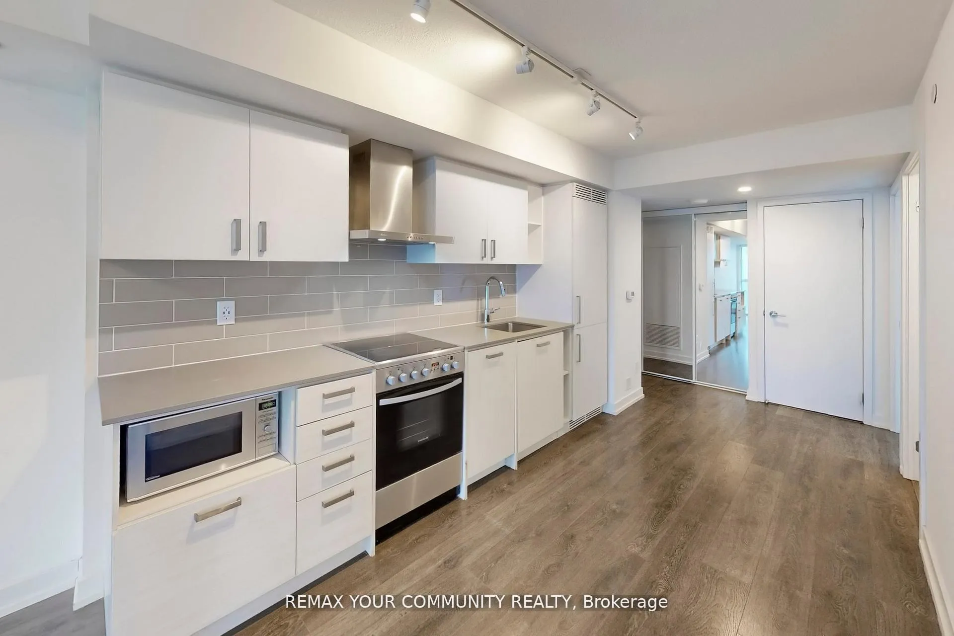 Photo 13 of Unit 1005, 125 Redpath Avenue, Toronto, Mount Pleasant East — HOMEH