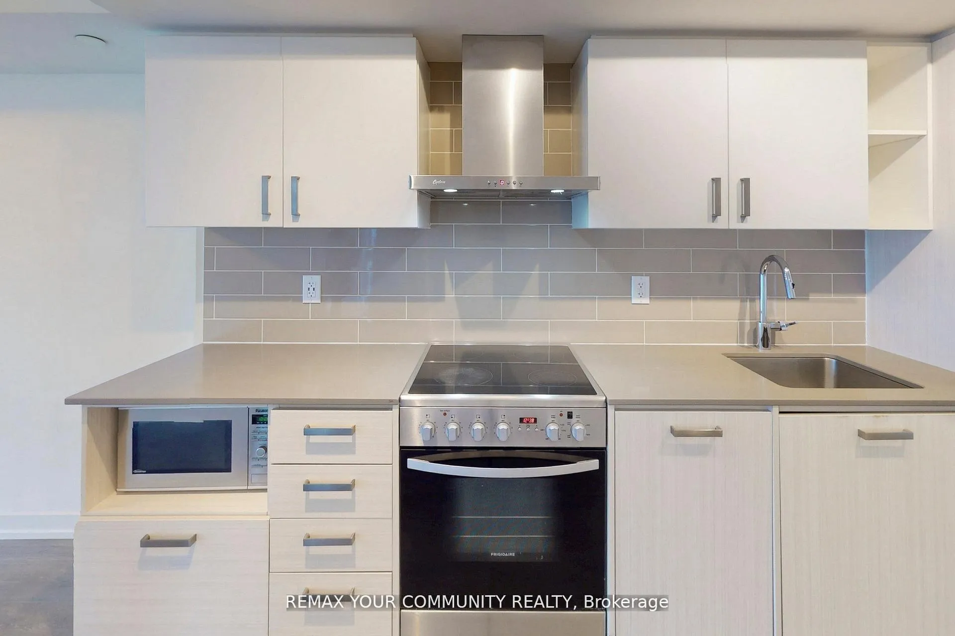 Photo 15 of Unit 1005, 125 Redpath Avenue, Toronto, Mount Pleasant East — HOMEH