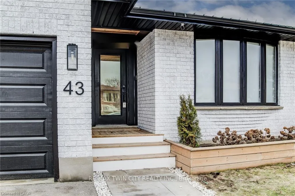 Photo 4 of 43 Southview Crescent, Cambridge, Christopher-Champlain — HOMEH