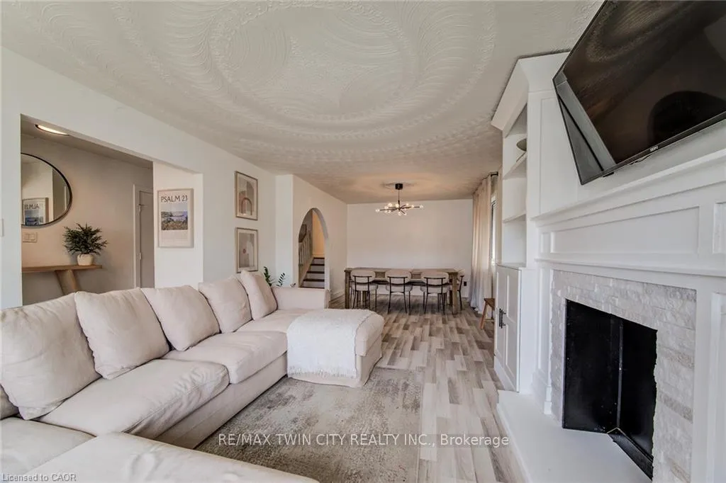 Photo 11 of 43 Southview Crescent, Cambridge, Christopher-Champlain — HOMEH