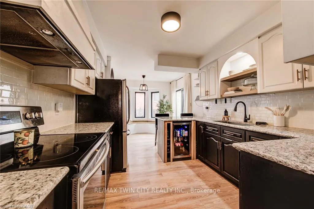 Photo 14 of 43 Southview Crescent, Cambridge, Christopher-Champlain — HOMEH