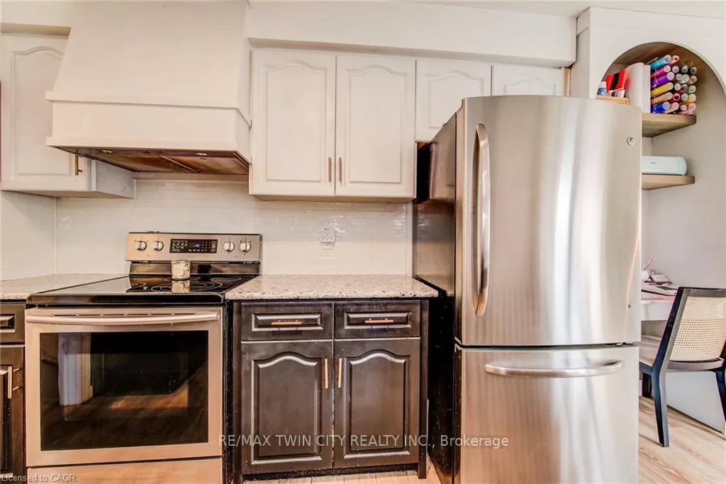 Photo 17 of 43 Southview Crescent, Cambridge, Christopher-Champlain — HOMEH