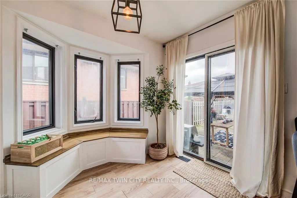 Photo 18 of 43 Southview Crescent, Cambridge, Christopher-Champlain — HOMEH