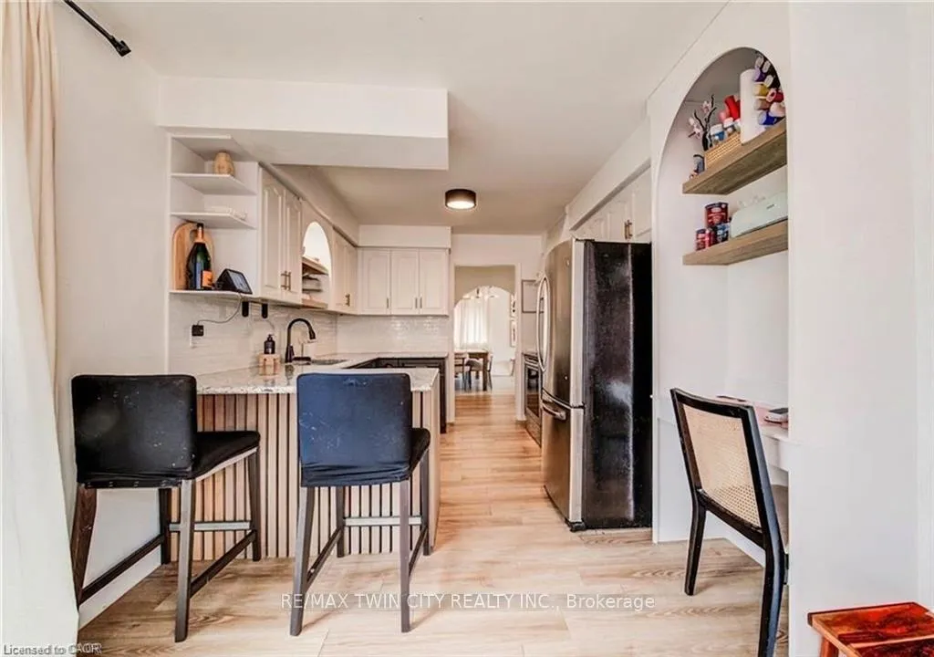 Photo 19 of 43 Southview Crescent, Cambridge, Christopher-Champlain — HOMEH