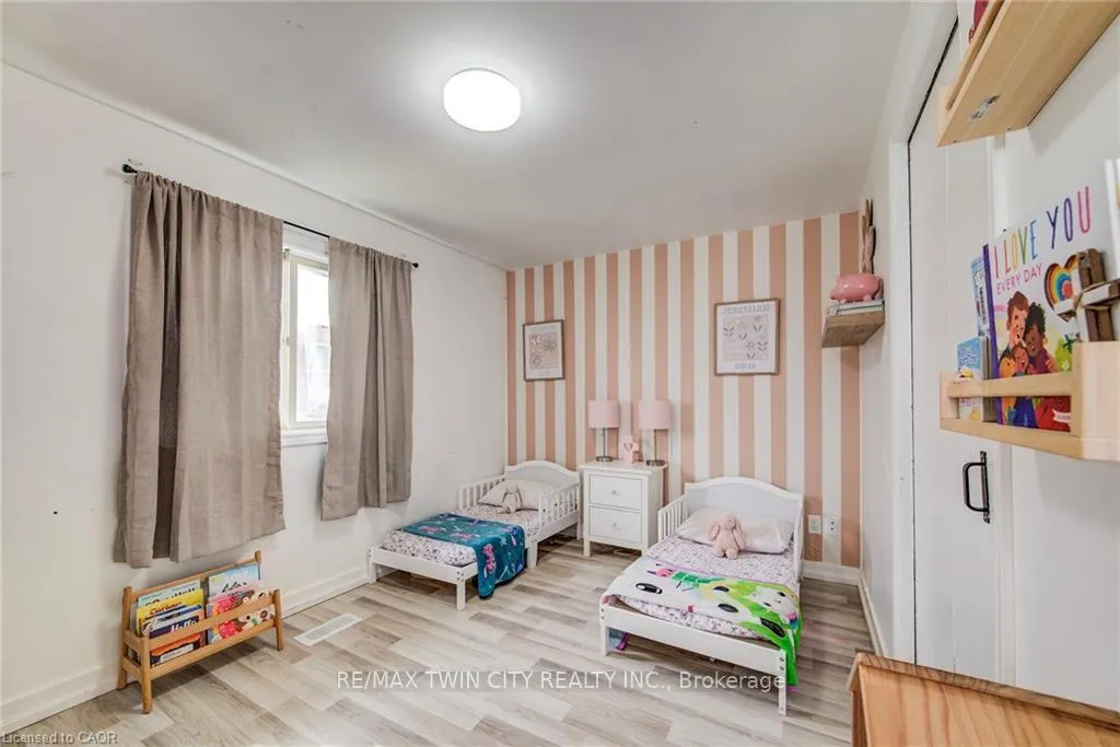 Photo 20 of 43 Southview Crescent, Cambridge, Christopher-Champlain — HOMEH