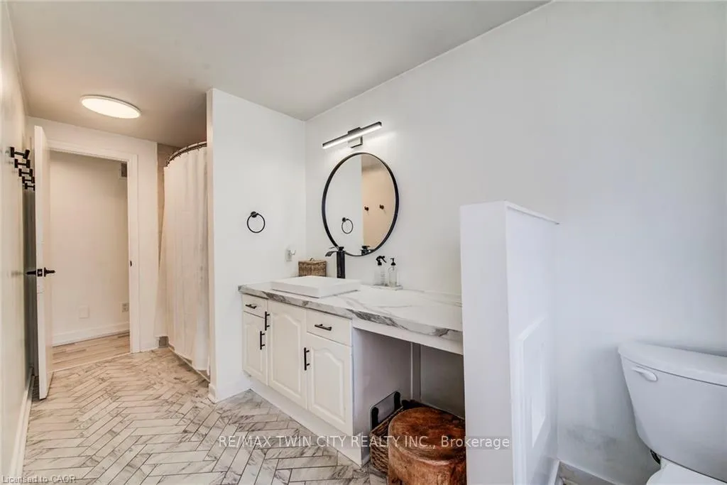 Photo 22 of 43 Southview Crescent, Cambridge, Christopher-Champlain — HOMEH