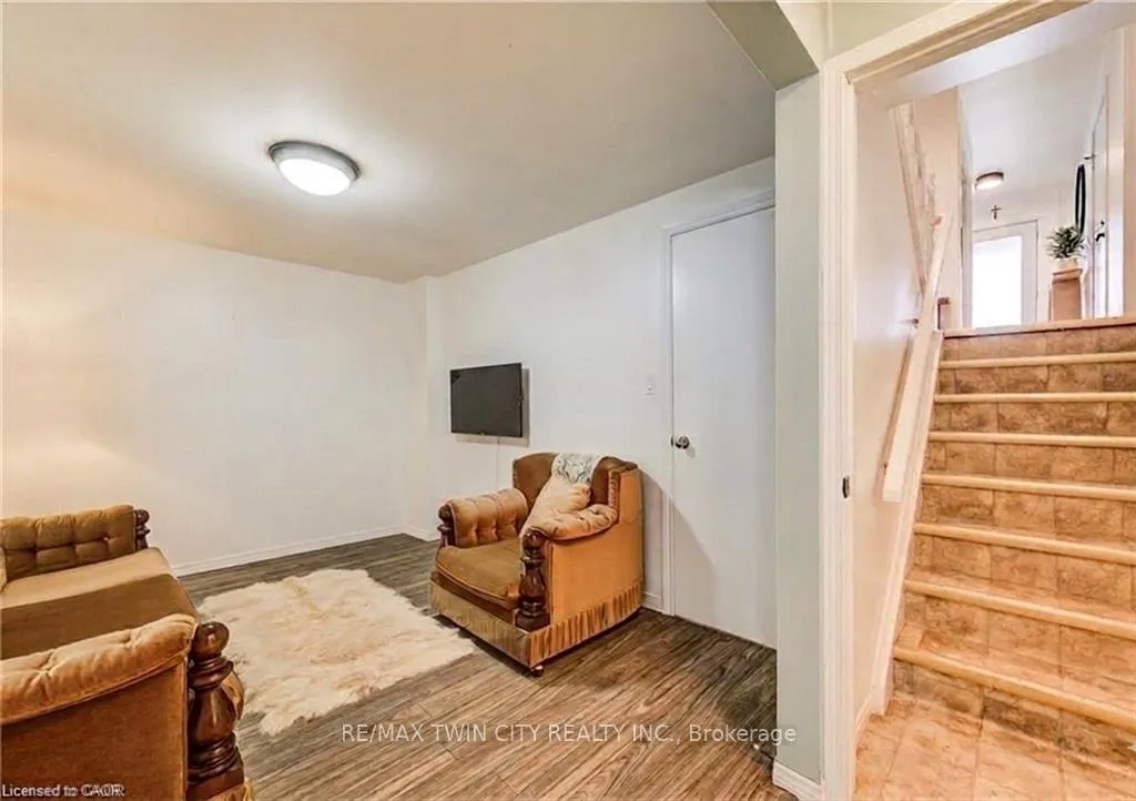 Photo 24 of 43 Southview Crescent, Cambridge, Christopher-Champlain — HOMEH