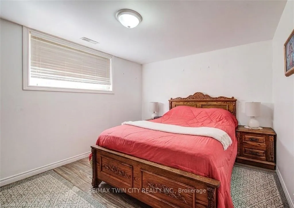 Photo 25 of 43 Southview Crescent, Cambridge, Christopher-Champlain — HOMEH