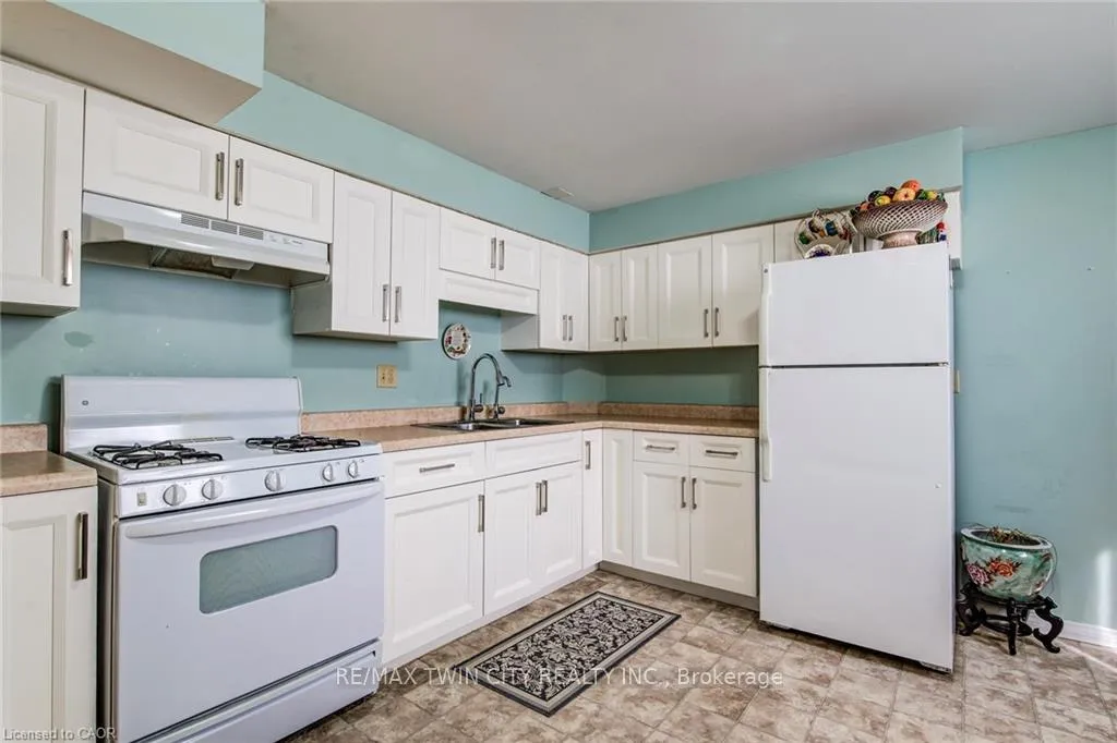 Photo 26 of 43 Southview Crescent, Cambridge, Christopher-Champlain — HOMEH