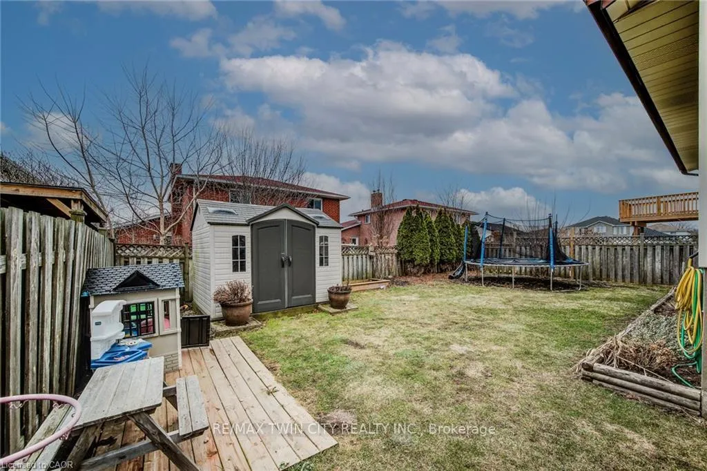Photo 30 of 43 Southview Crescent, Cambridge, Christopher-Champlain — HOMEH