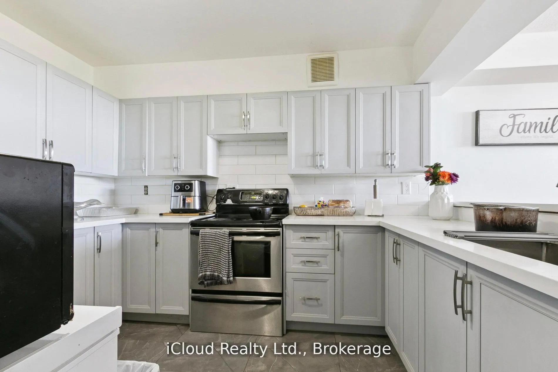 Photo 3 of Unit 1108, 238 Albion Road, Etobicoke, Elms-Old Rexdale — HOMEH