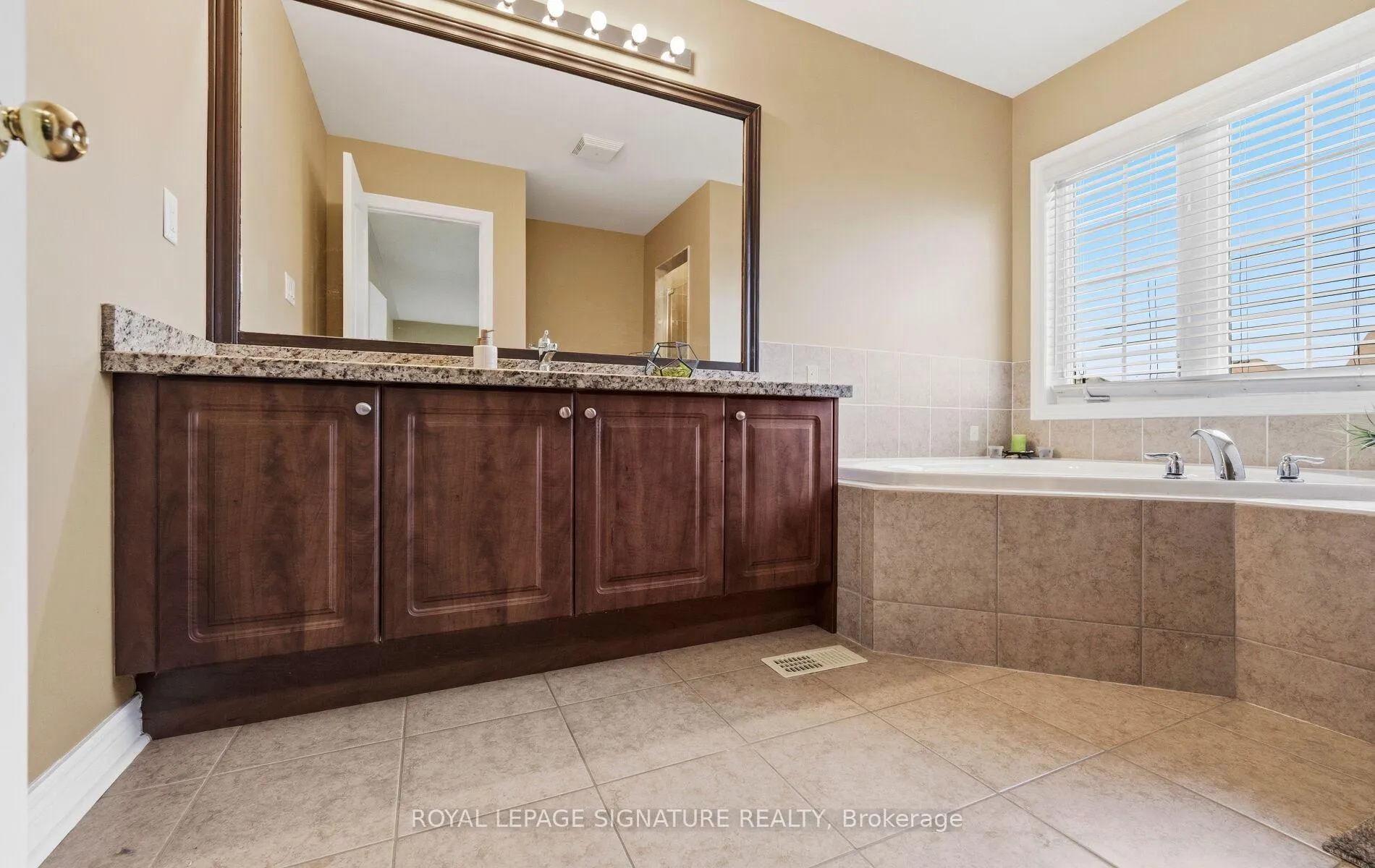 Photo 24 of 476 Nairn Circle, Milton, Scott — HOMEH