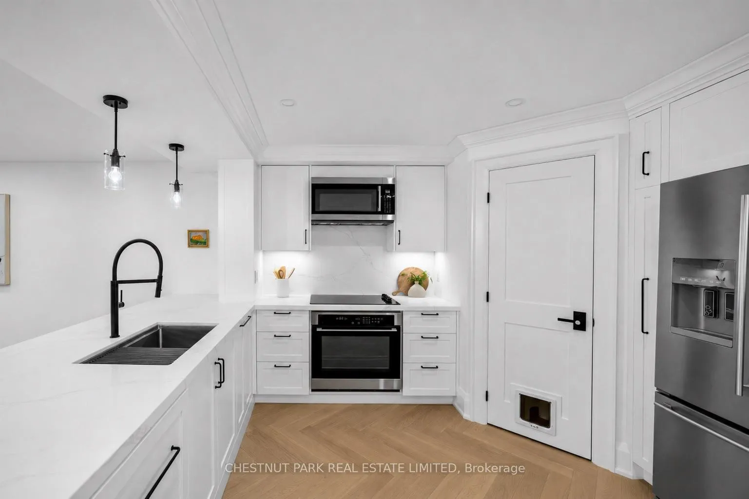 Photo 9 of Unit PH 405, 2545 Bloor Street W, Toronto, High Park-Swansea — HOMEH