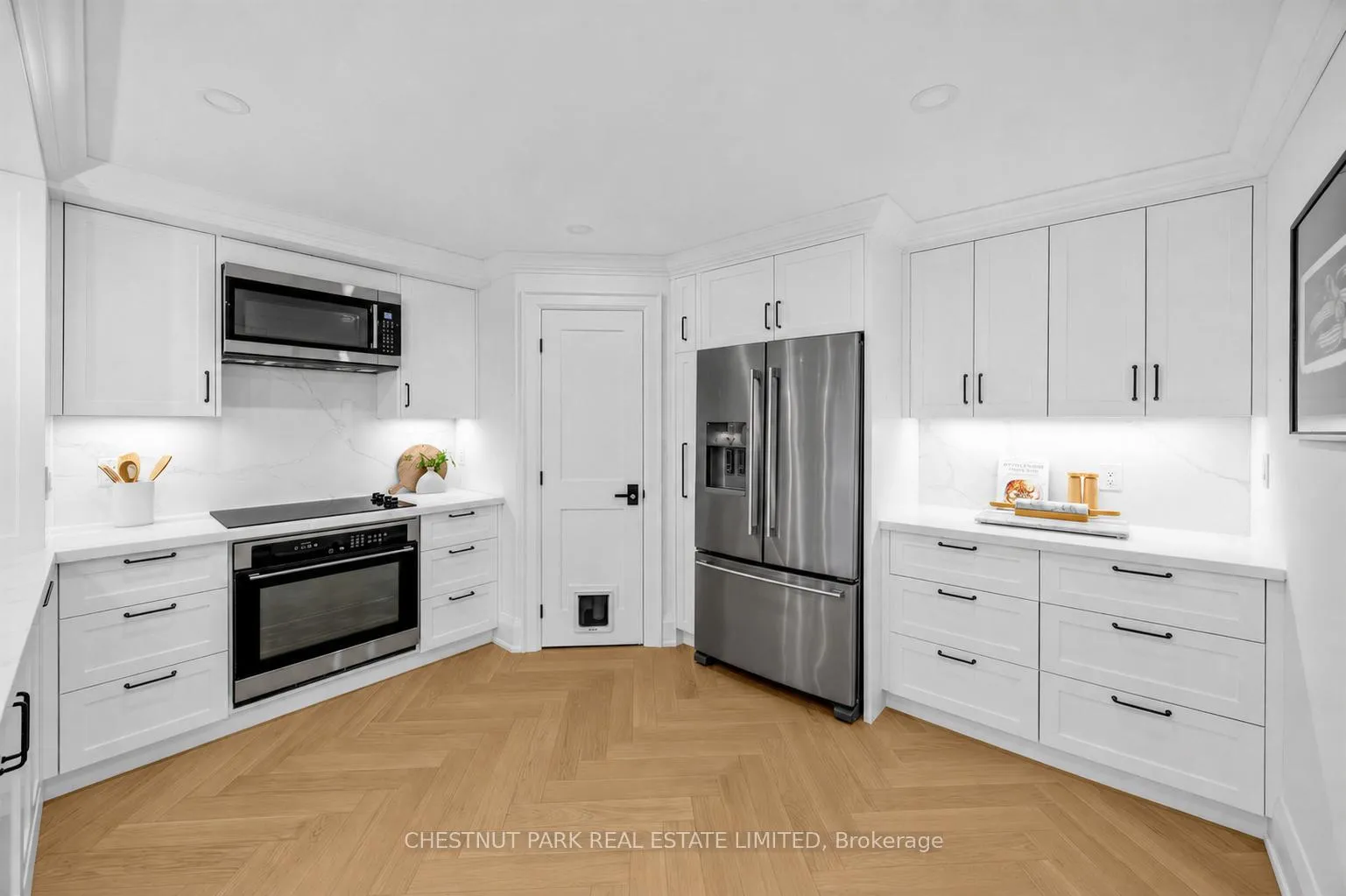 Photo 10 of Unit PH 405, 2545 Bloor Street W, Toronto, High Park-Swansea — HOMEH