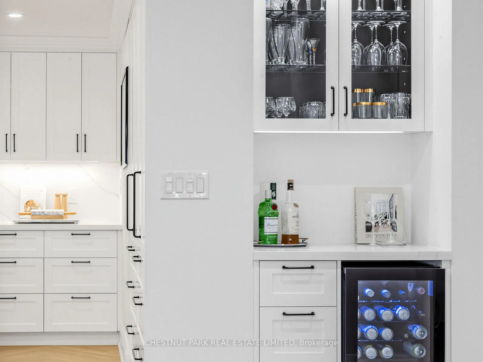 Photo 13 of Unit PH 405, 2545 Bloor Street W, Toronto, High Park-Swansea — HOMEH