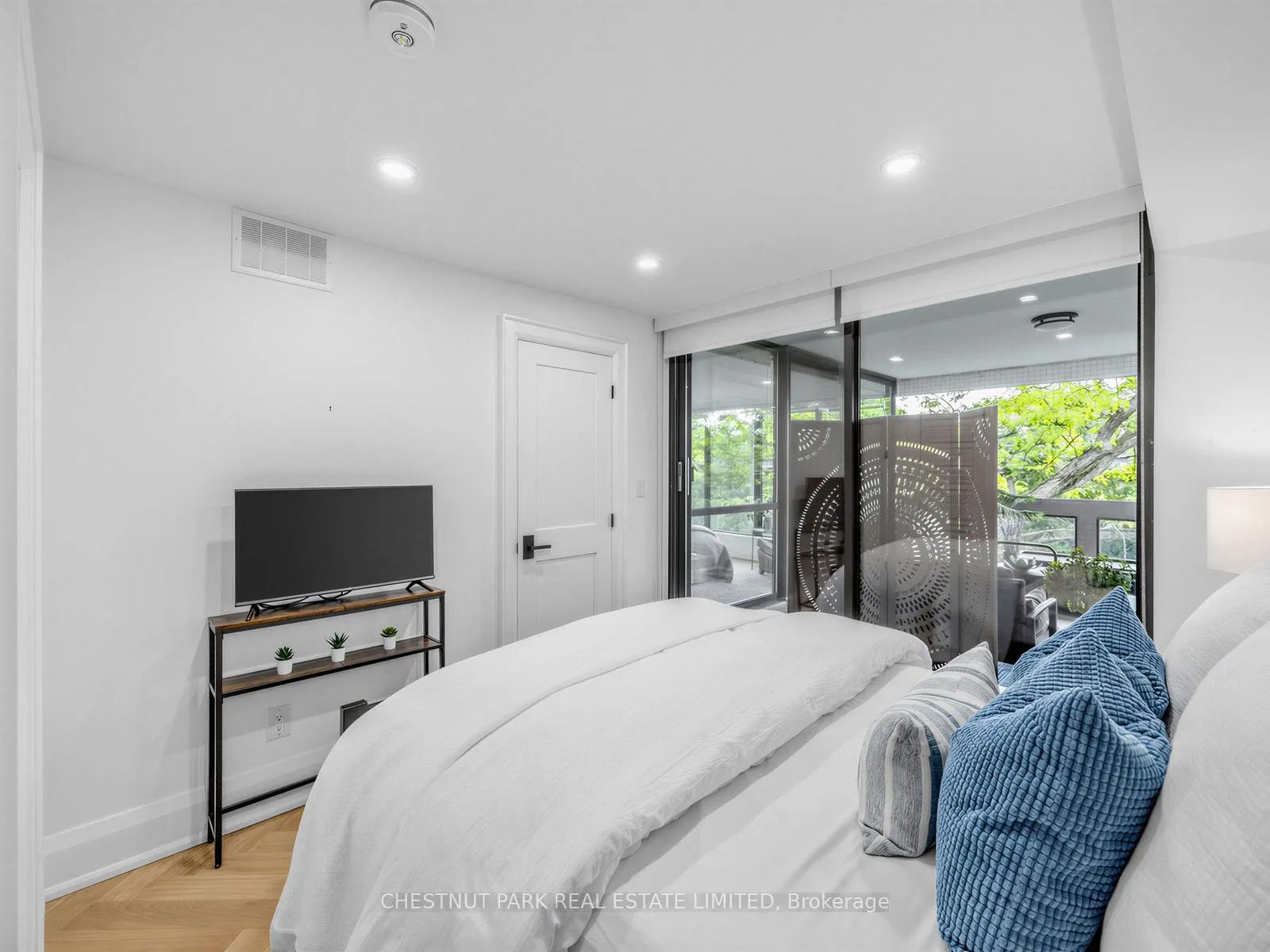 Photo 46 of Unit PH 405, 2545 Bloor Street W, Toronto, High Park-Swansea — HOMEH