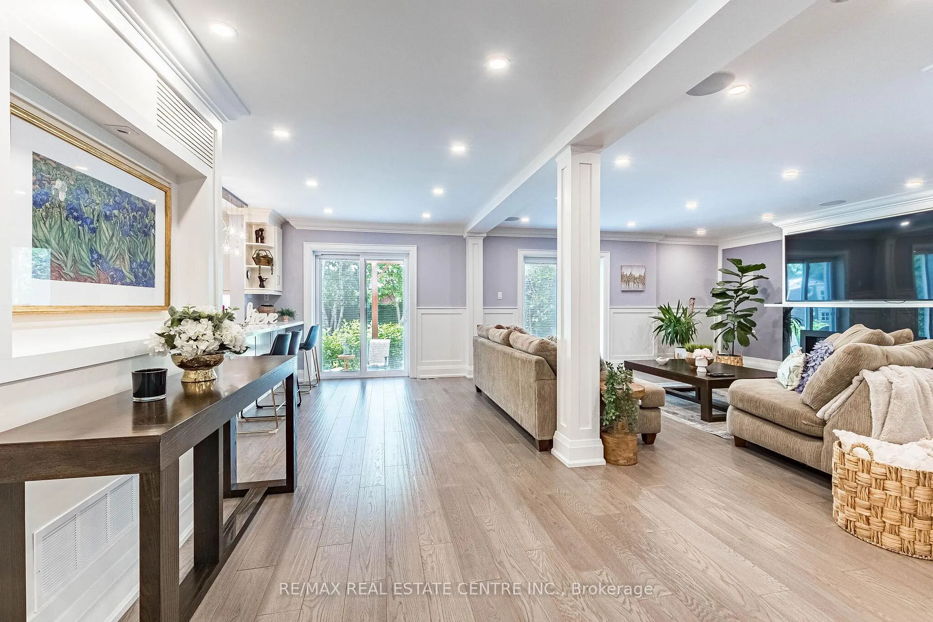 Photo 5 of 680 Bookham Crescent NW, Mississauga, Rathwood — HOMEH