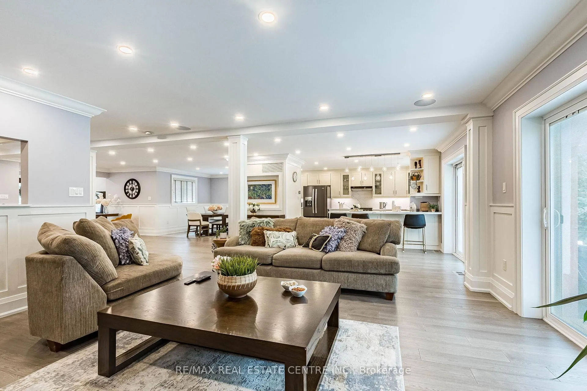 Photo 6 of 680 Bookham Crescent NW, Mississauga, Rathwood — HOMEH
