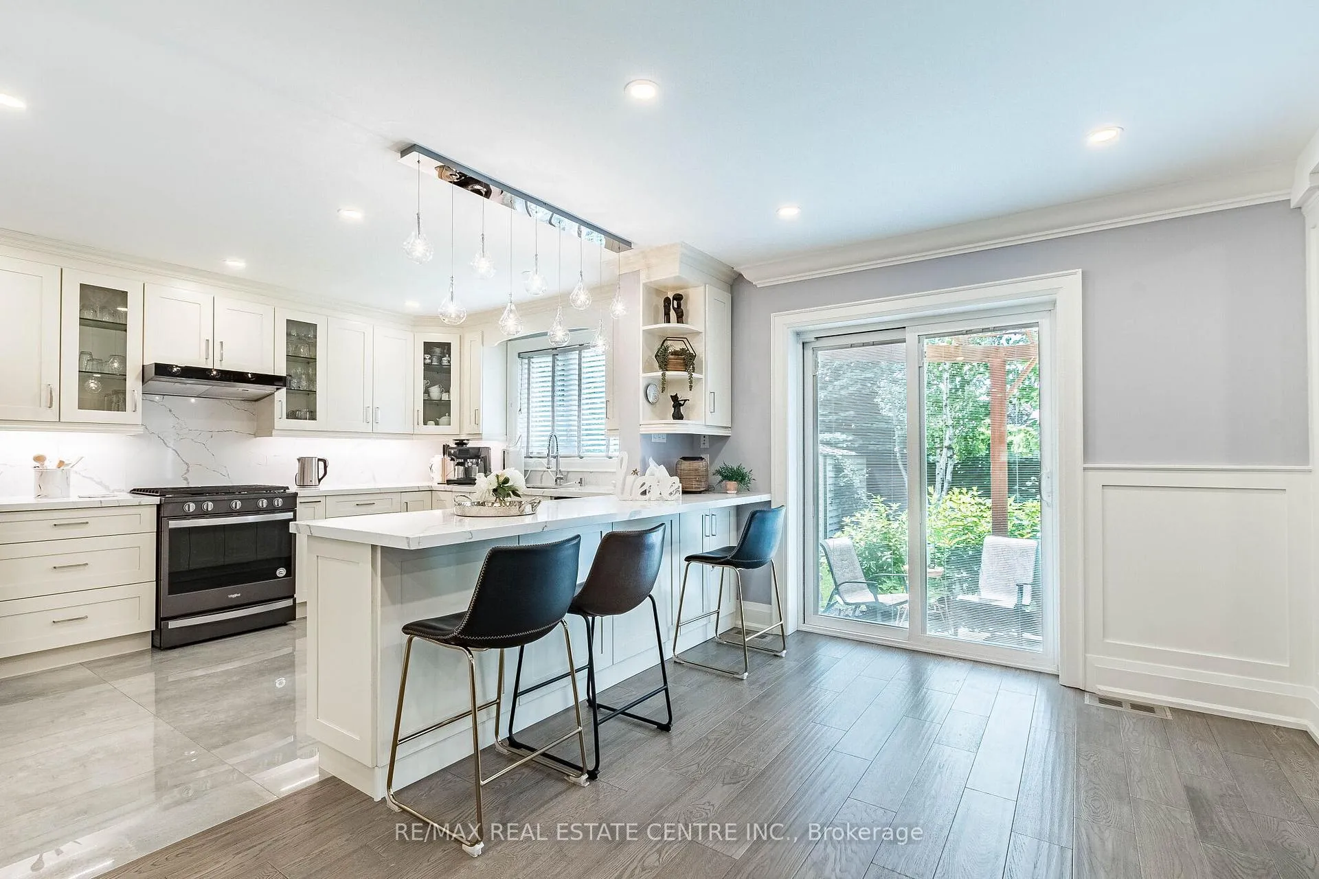 Photo 13 of 680 Bookham Crescent NW, Mississauga, Rathwood — HOMEH