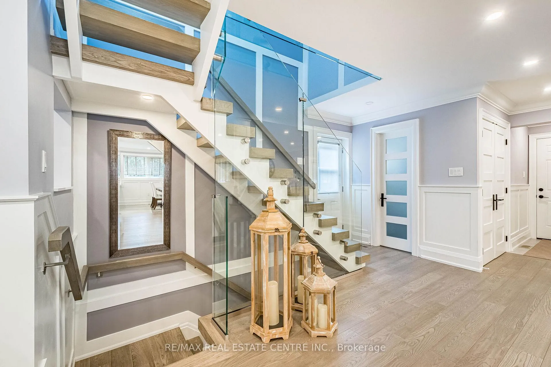 Photo 15 of 680 Bookham Crescent NW, Mississauga, Rathwood — HOMEH