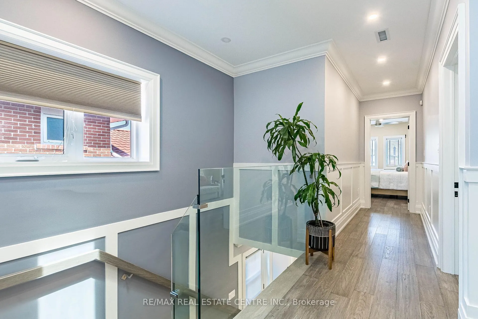 Photo 16 of 680 Bookham Crescent NW, Mississauga, Rathwood — HOMEH