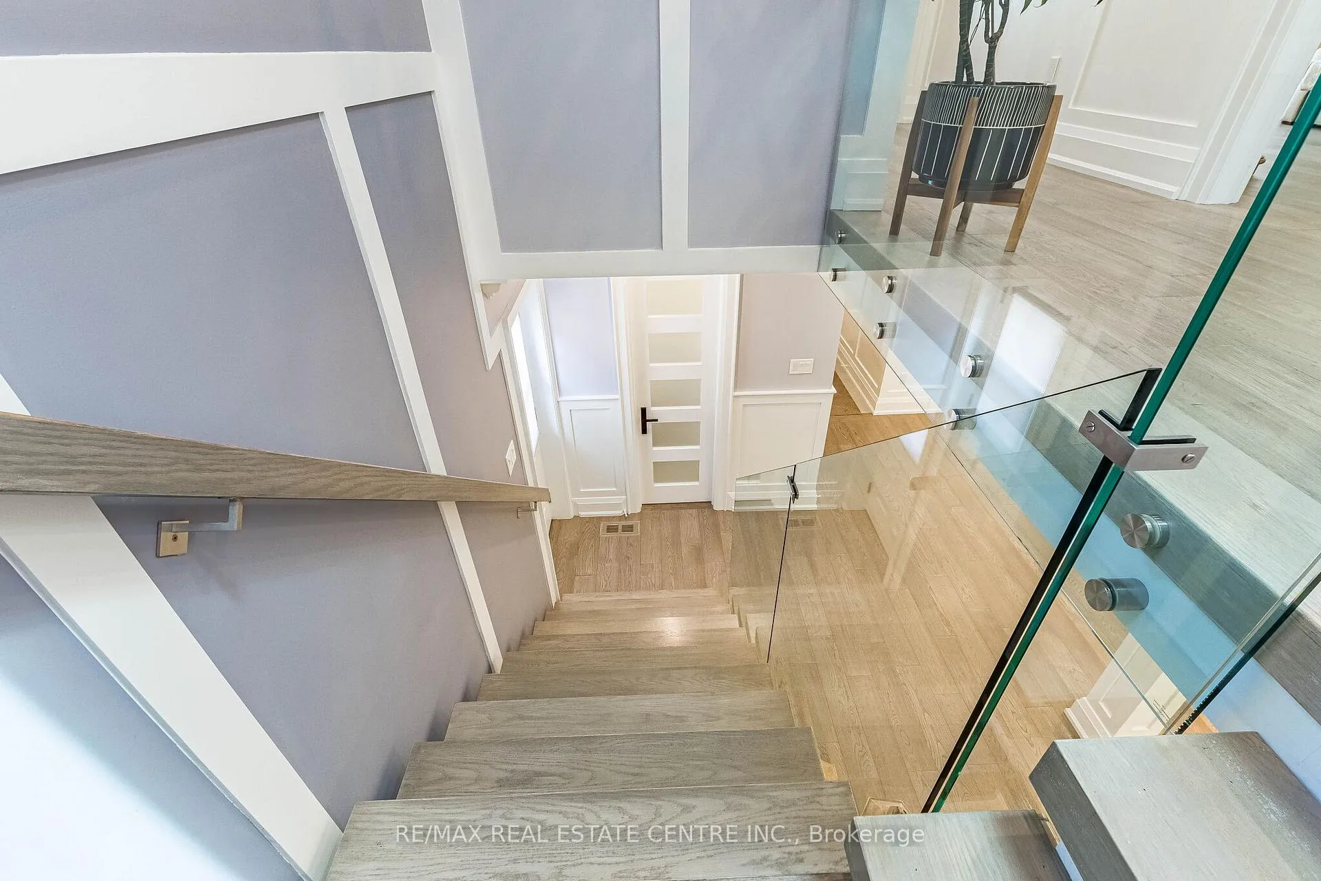 Photo 17 of 680 Bookham Crescent NW, Mississauga, Rathwood — HOMEH