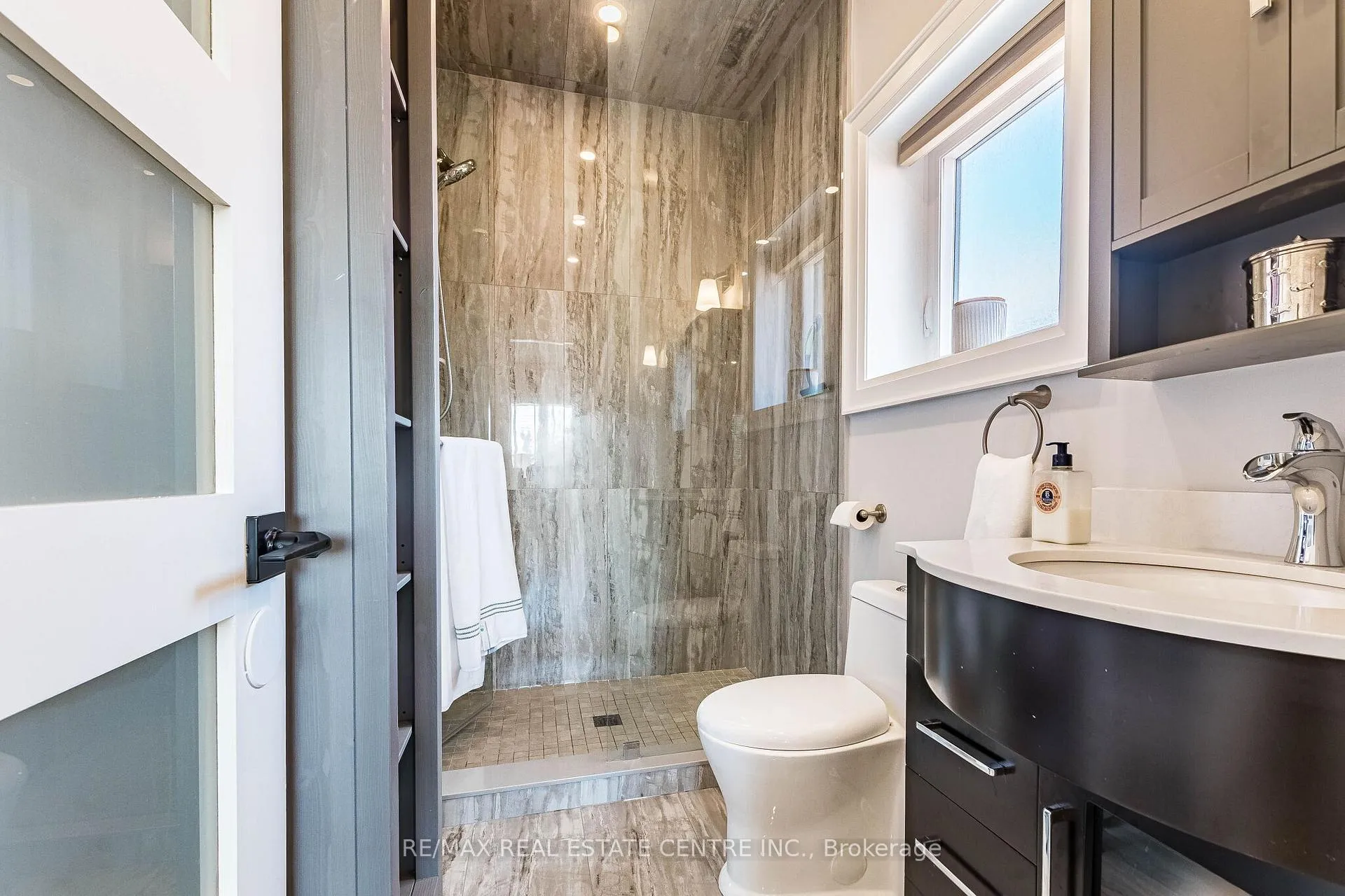 Photo 19 of 680 Bookham Crescent NW, Mississauga, Rathwood — HOMEH