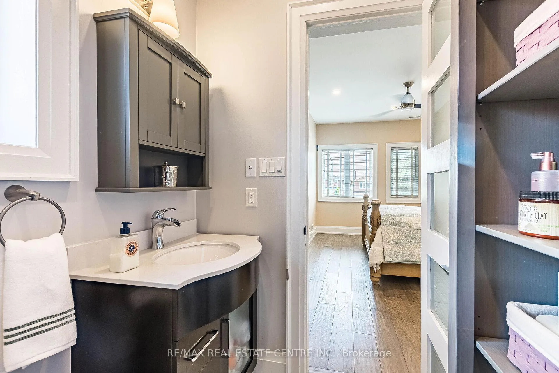 Photo 20 of 680 Bookham Crescent NW, Mississauga, Rathwood — HOMEH