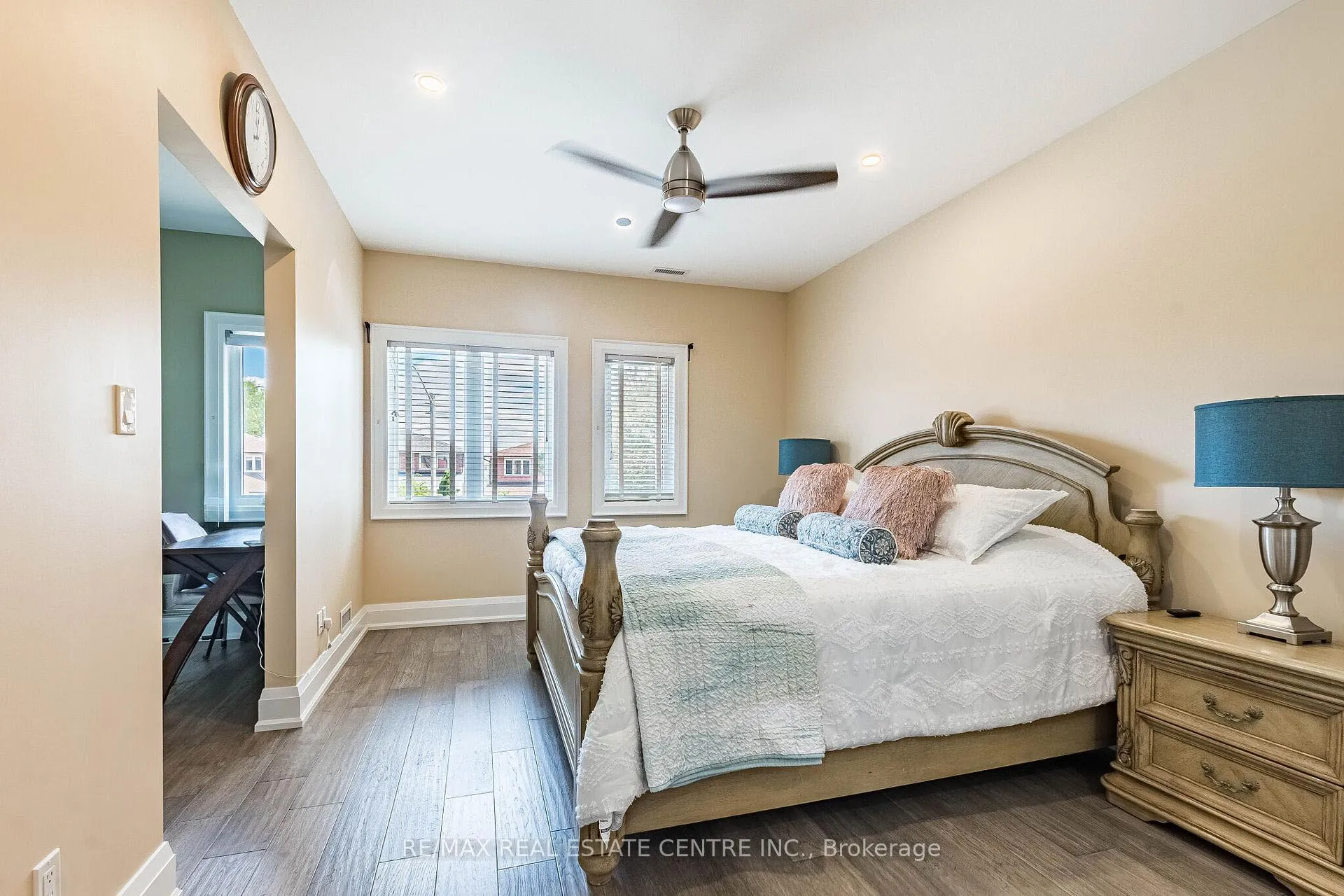 Photo 21 of 680 Bookham Crescent NW, Mississauga, Rathwood — HOMEH