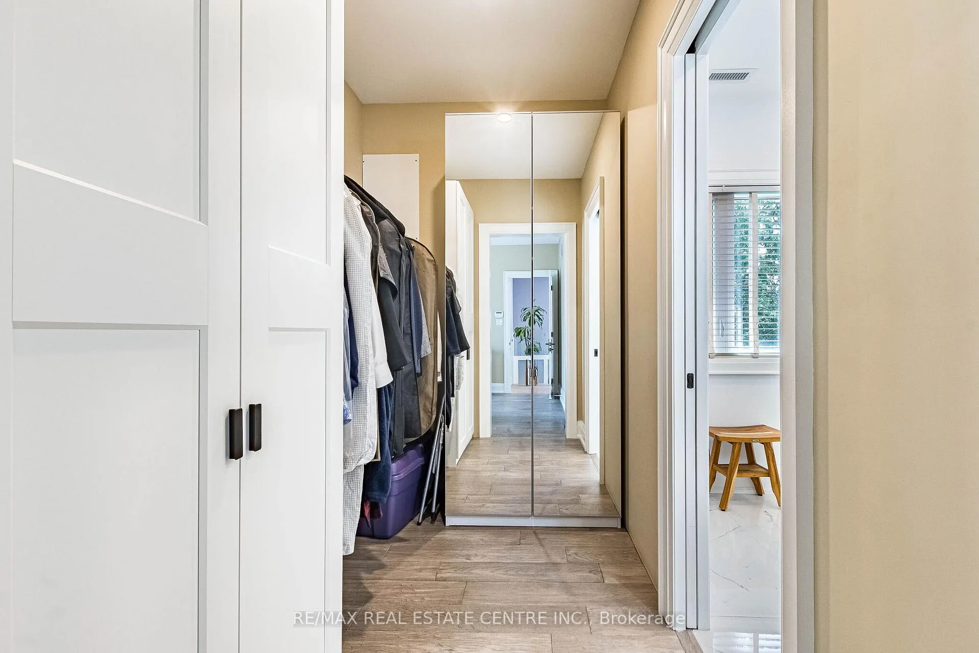 Photo 23 of 680 Bookham Crescent NW, Mississauga, Rathwood — HOMEH