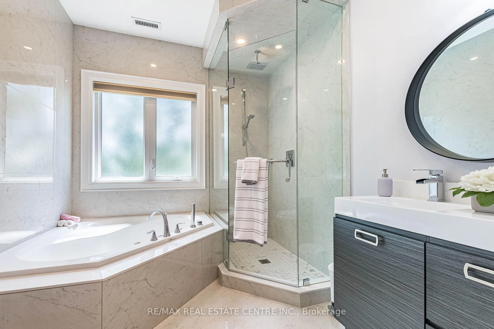 Photo 30 of 680 Bookham Crescent NW, Mississauga, Rathwood — HOMEH