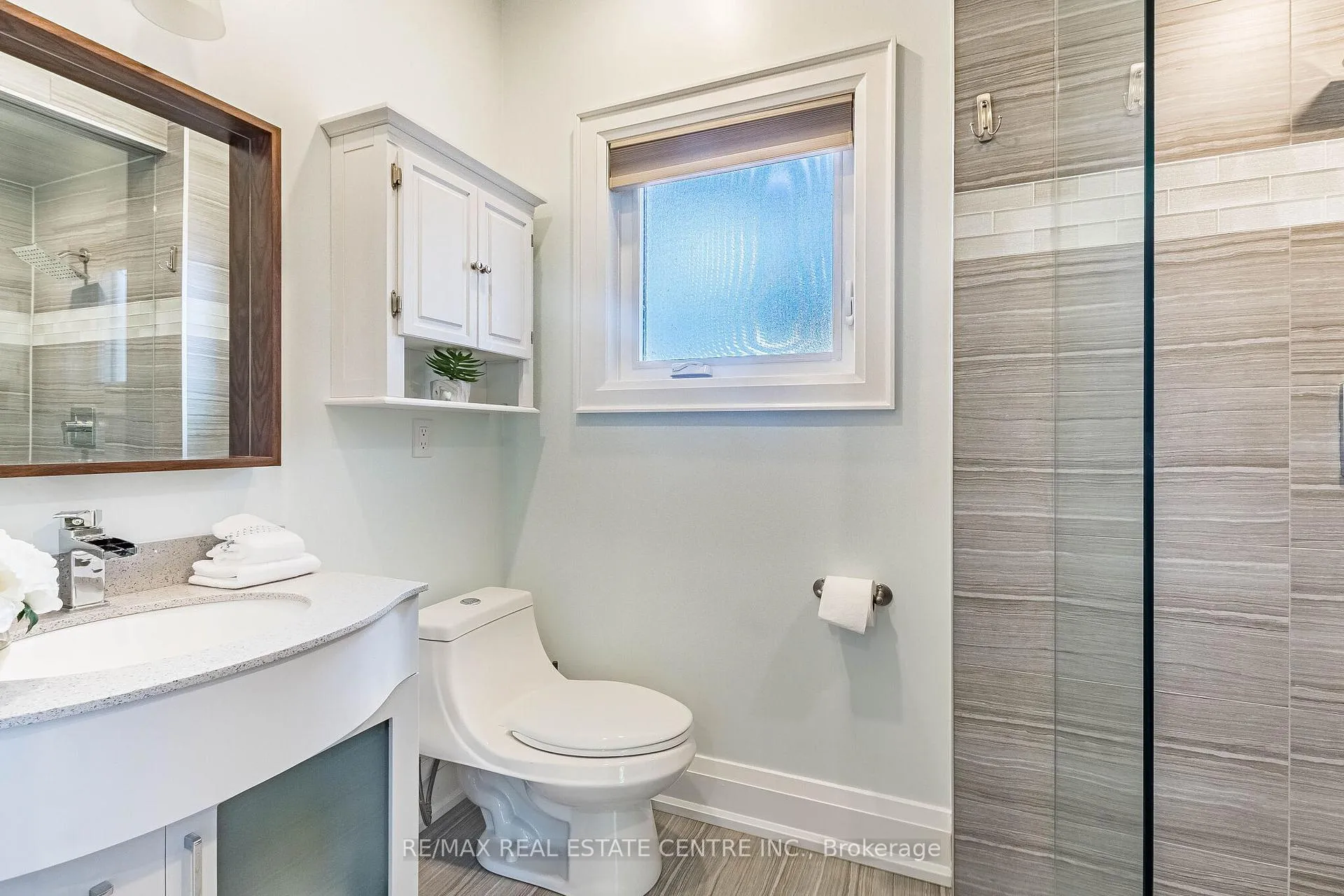 Photo 33 of 680 Bookham Crescent NW, Mississauga, Rathwood — HOMEH