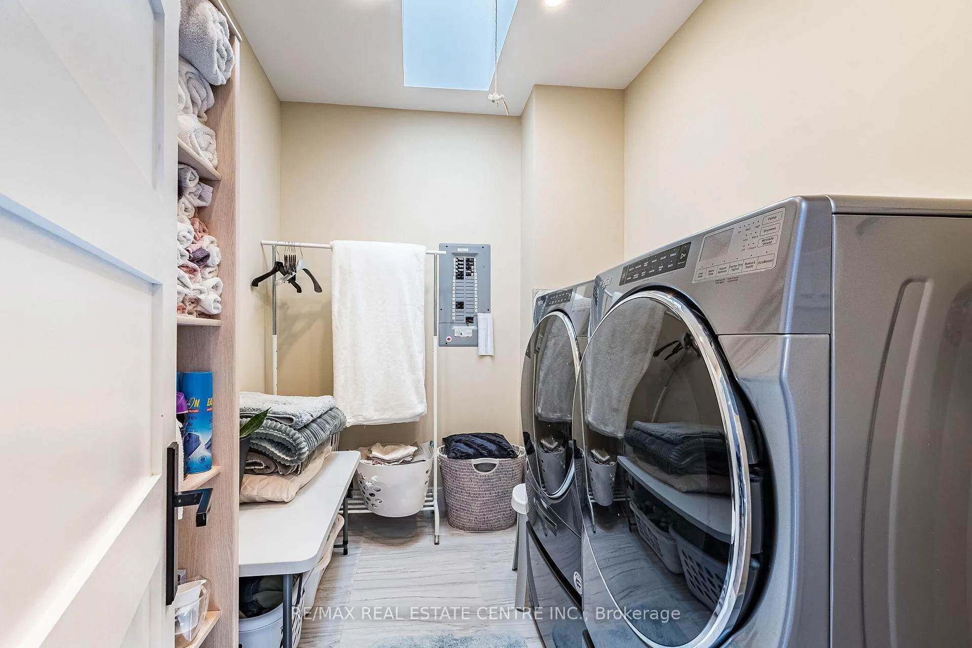 Photo 35 of 680 Bookham Crescent NW, Mississauga, Rathwood — HOMEH