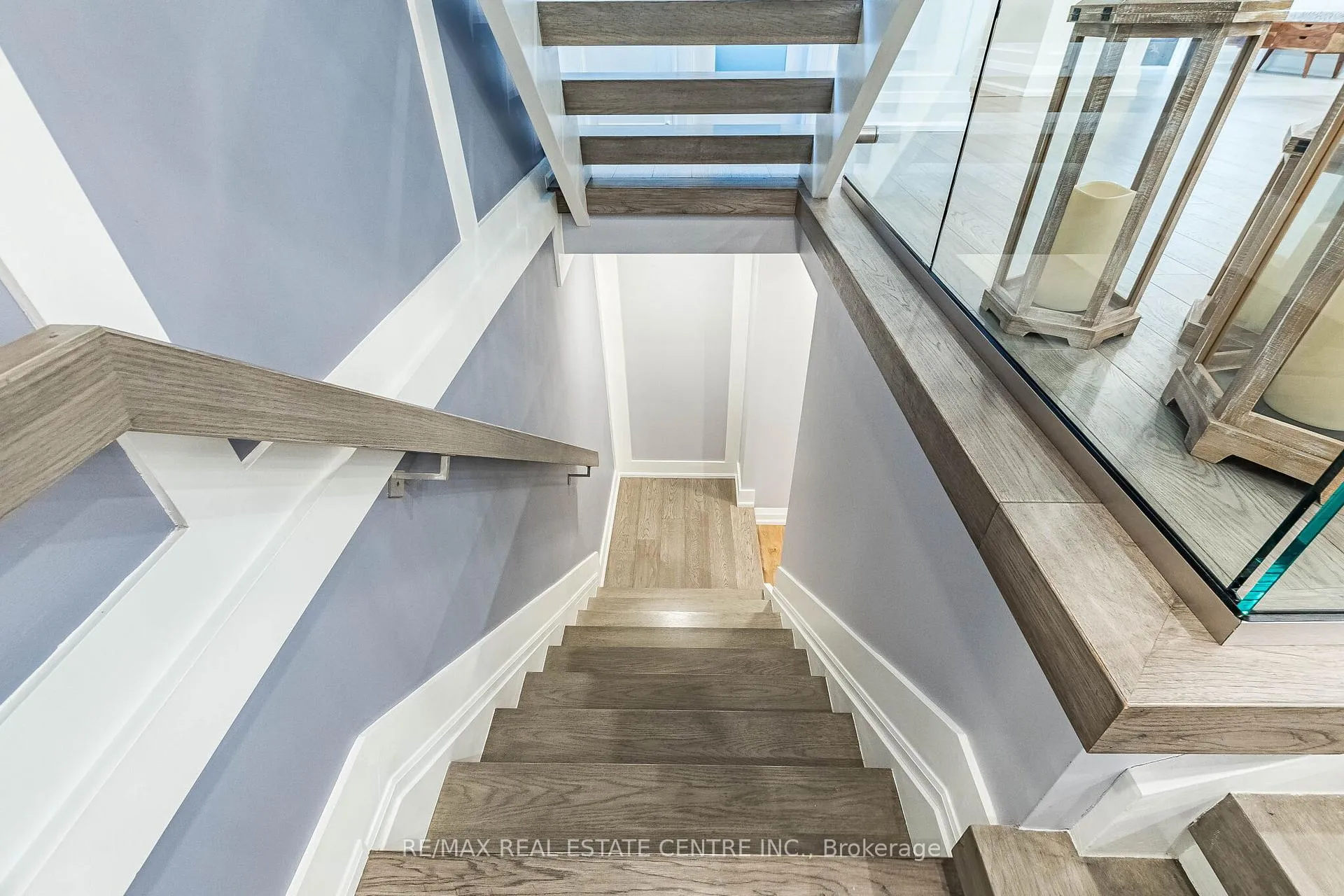 Photo 36 of 680 Bookham Crescent NW, Mississauga, Rathwood — HOMEH