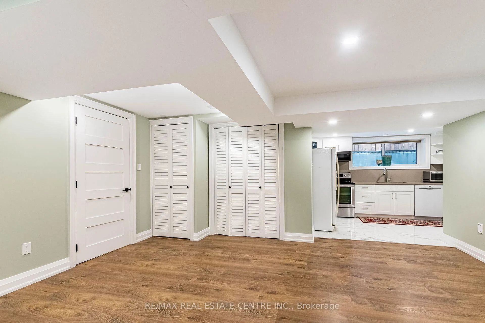 Photo 37 of 680 Bookham Crescent NW, Mississauga, Rathwood — HOMEH