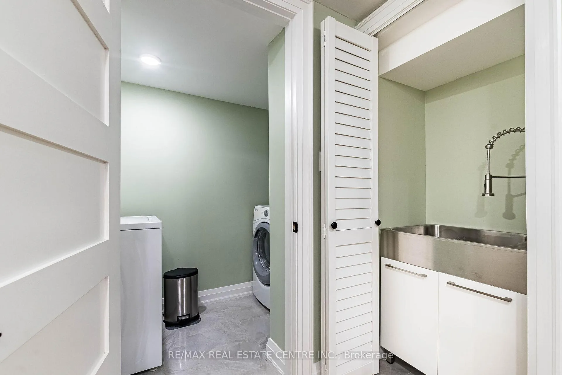 Photo 43 of 680 Bookham Crescent NW, Mississauga, Rathwood — HOMEH