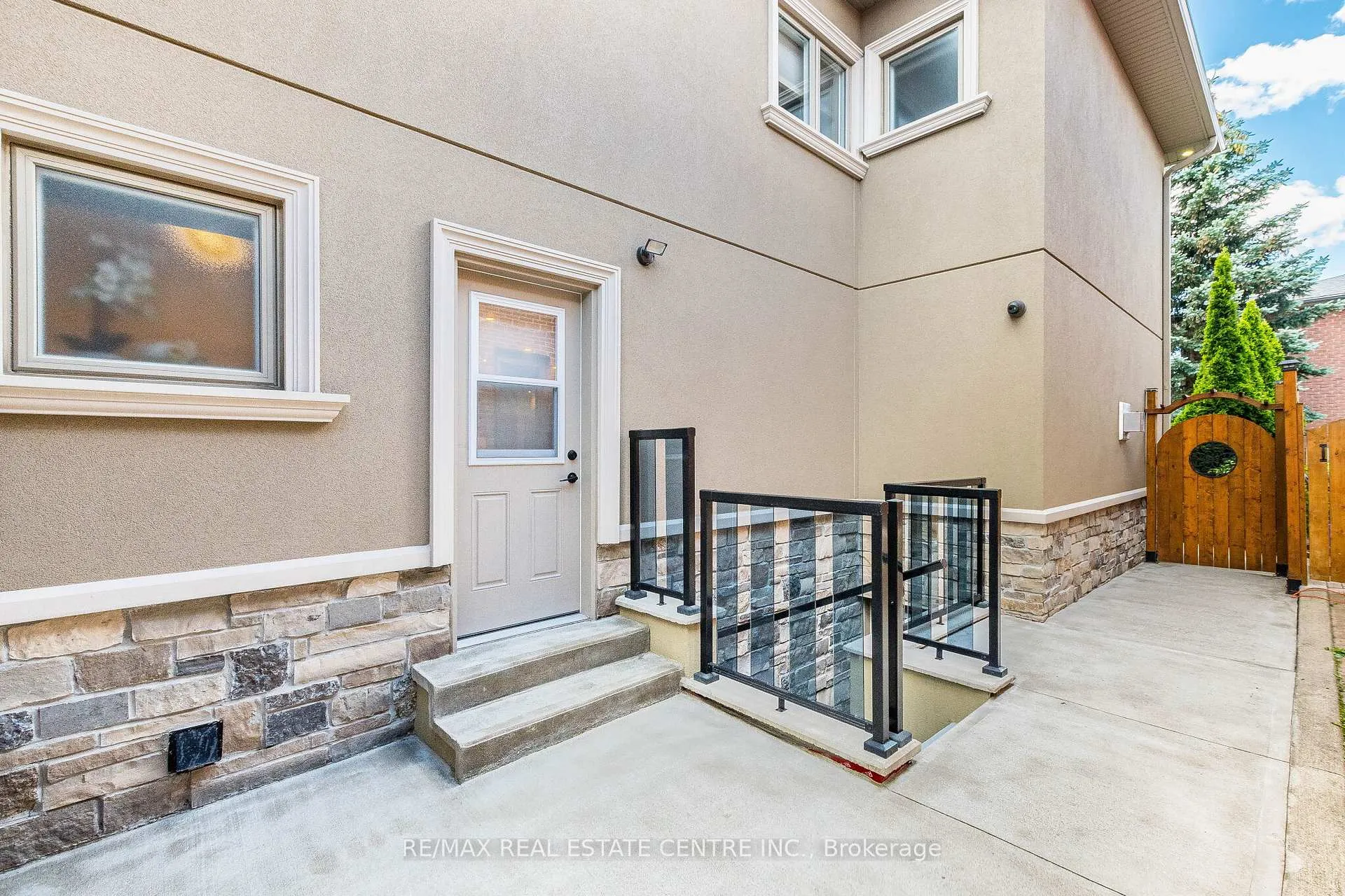 Photo 45 of 680 Bookham Crescent NW, Mississauga, Rathwood — HOMEH