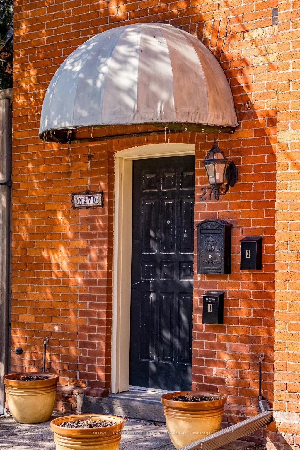 Photo of 270 Queen Street S
