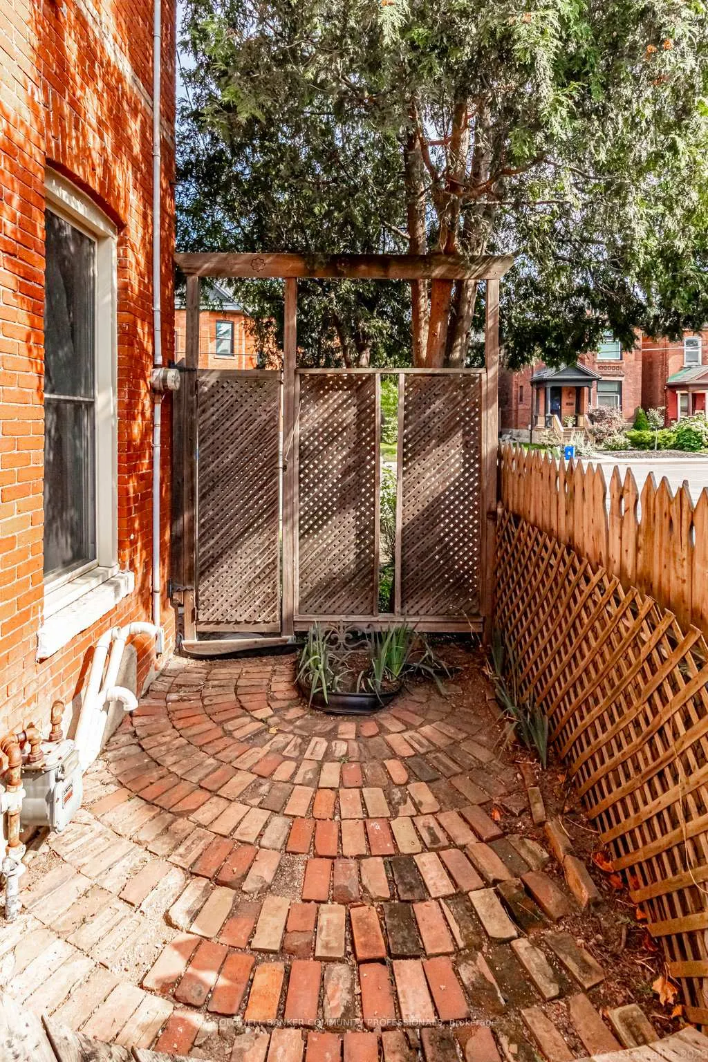 Photo 43 of 270 Queen Street S, Hamilton, Kirkendall — HOMEH