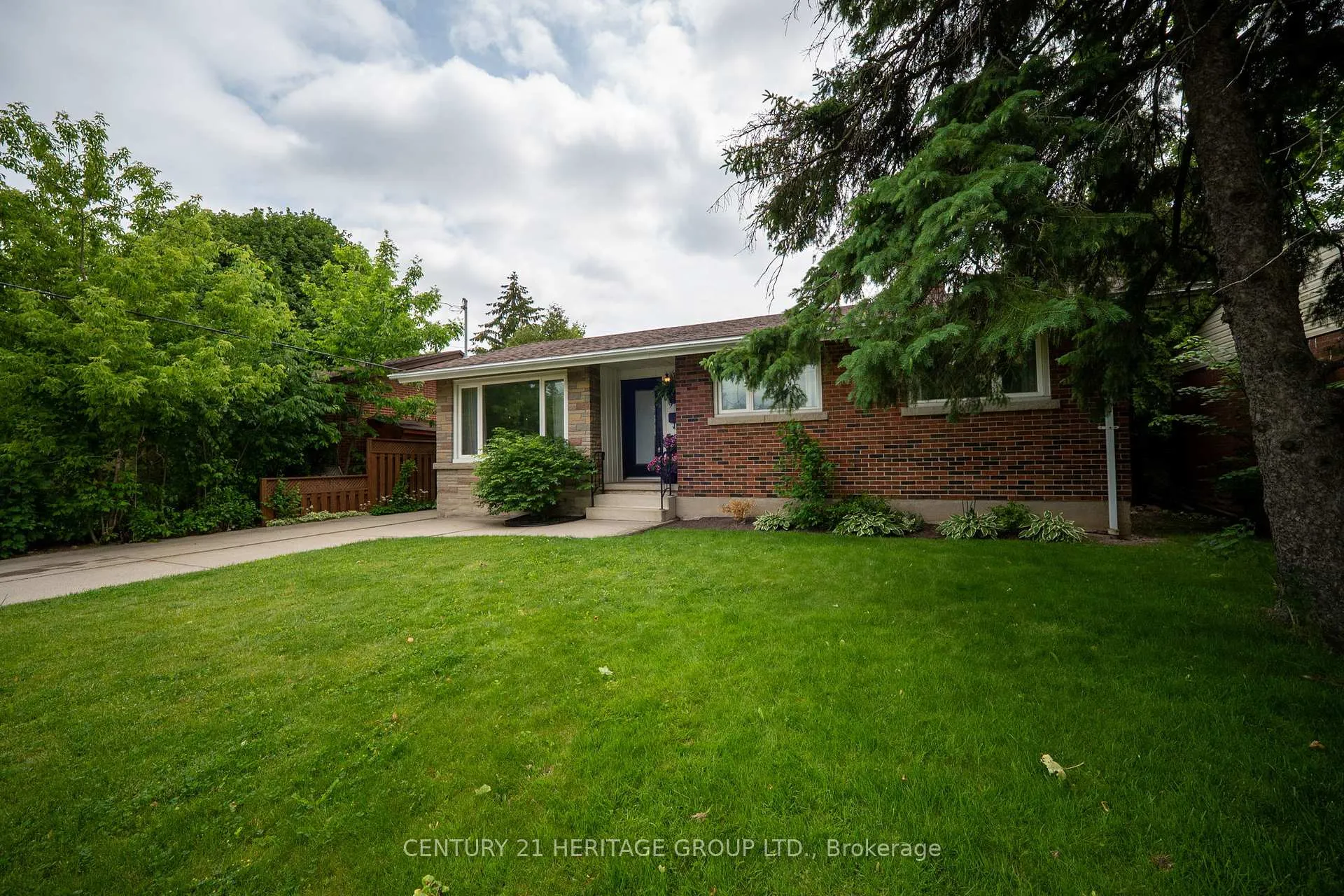 Photo 2 of 9 Kingslea Drive, Hamilton, Huntington — HOMEH