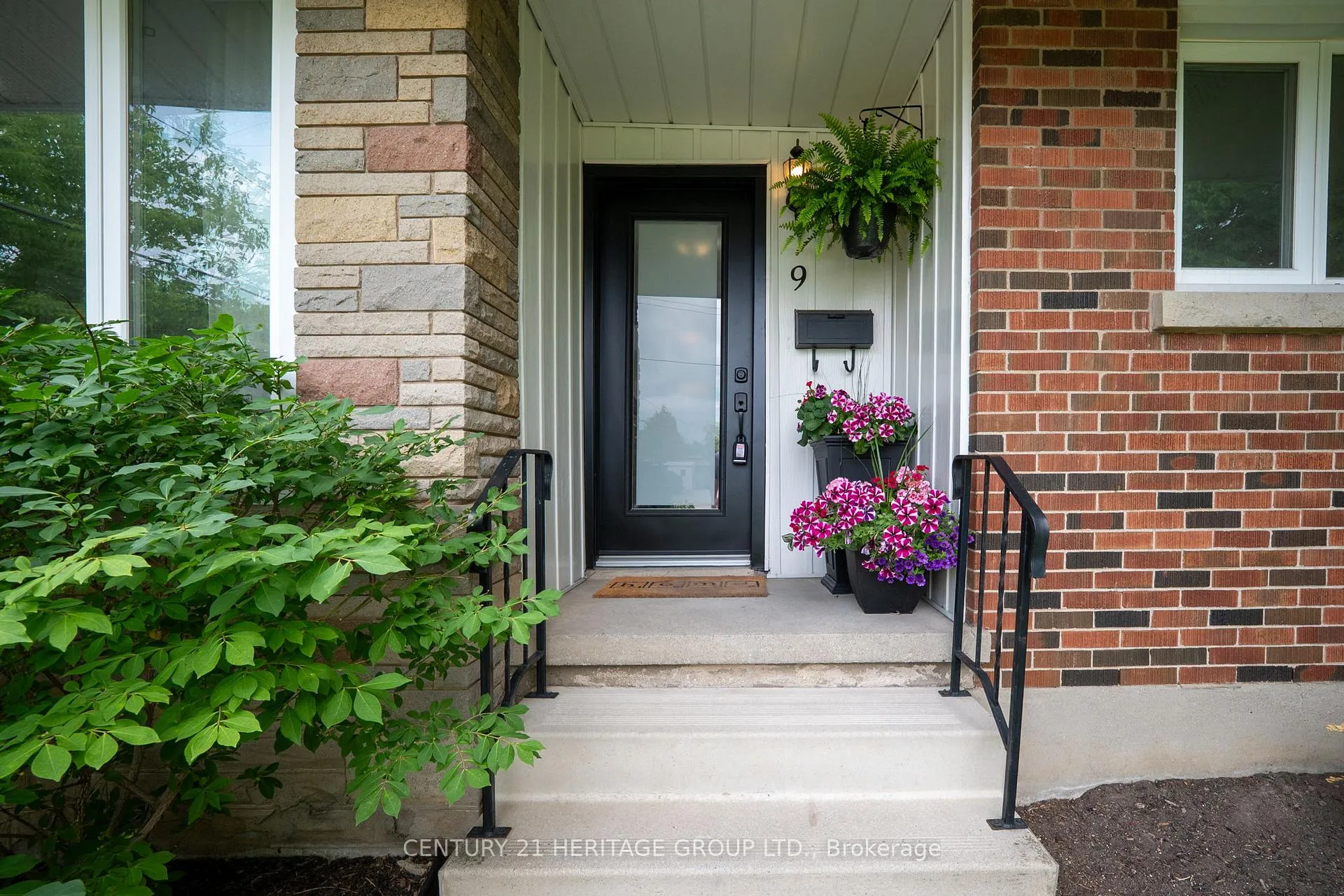 Photo 3 of 9 Kingslea Drive, Hamilton, Huntington — HOMEH