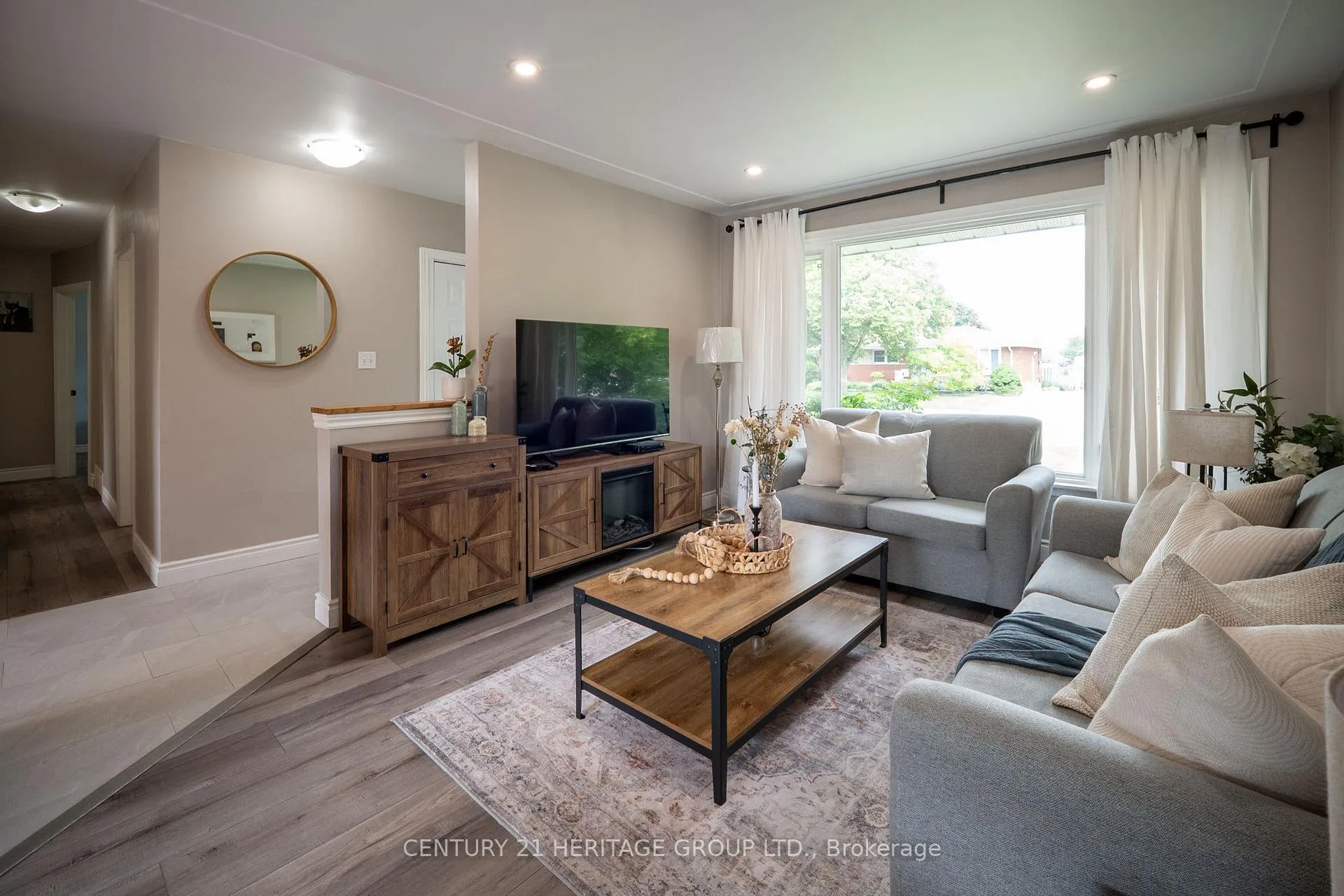 Photo 8 of 9 Kingslea Drive, Hamilton, Huntington — HOMEH