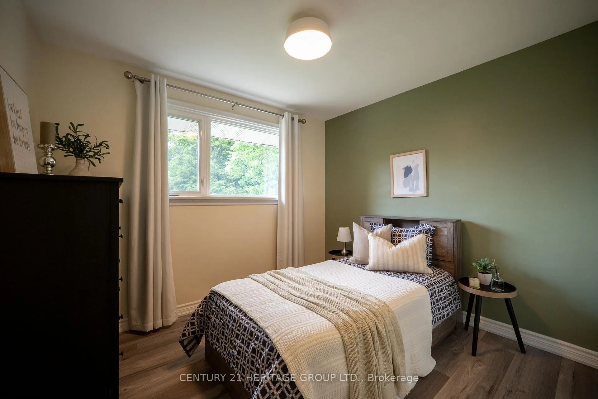 Photo 24 of 9 Kingslea Drive, Hamilton, Huntington — HOMEH