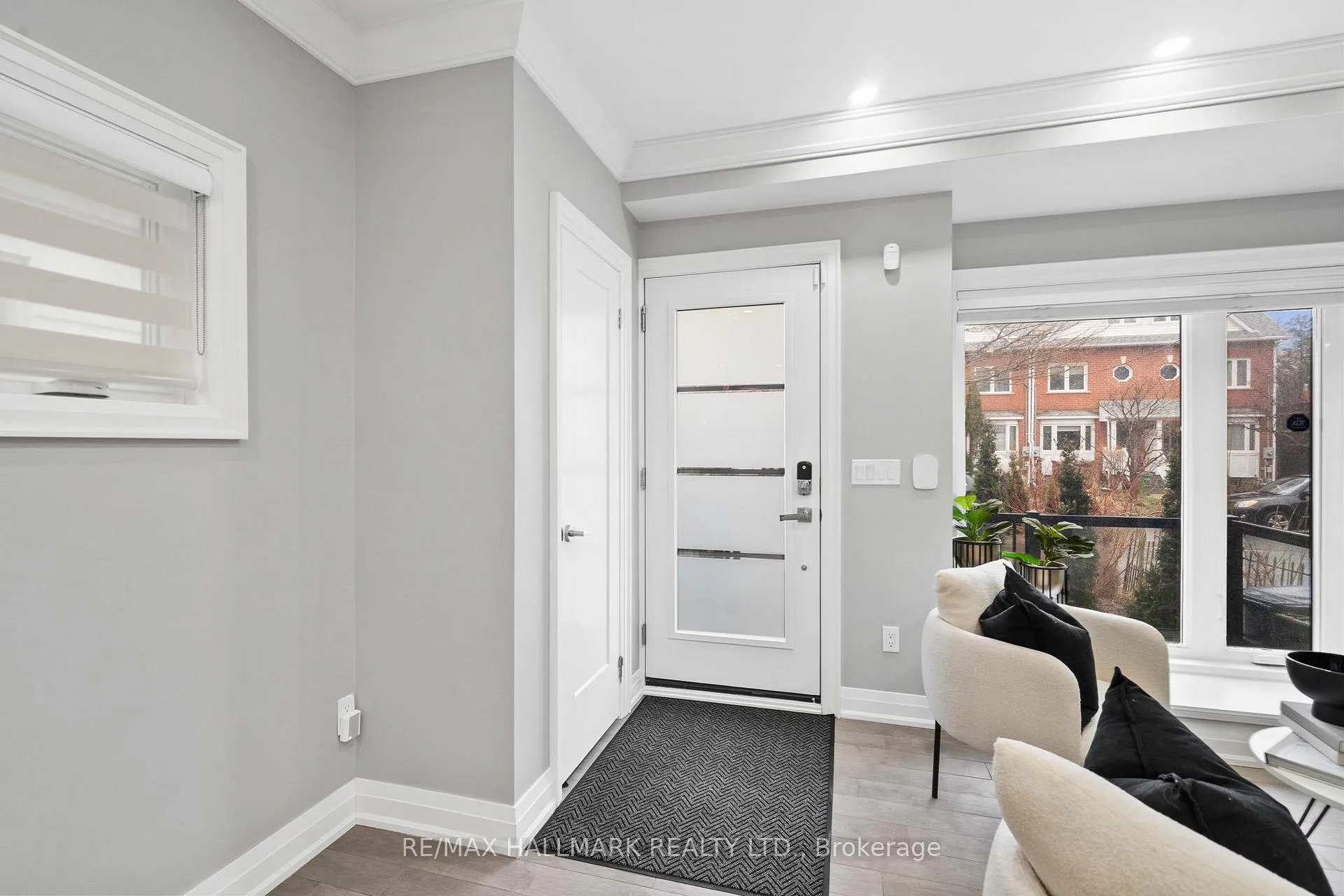 Photo 3 of 394 Main Street, Toronto, Woodbine-Lumsden — HOMEH
