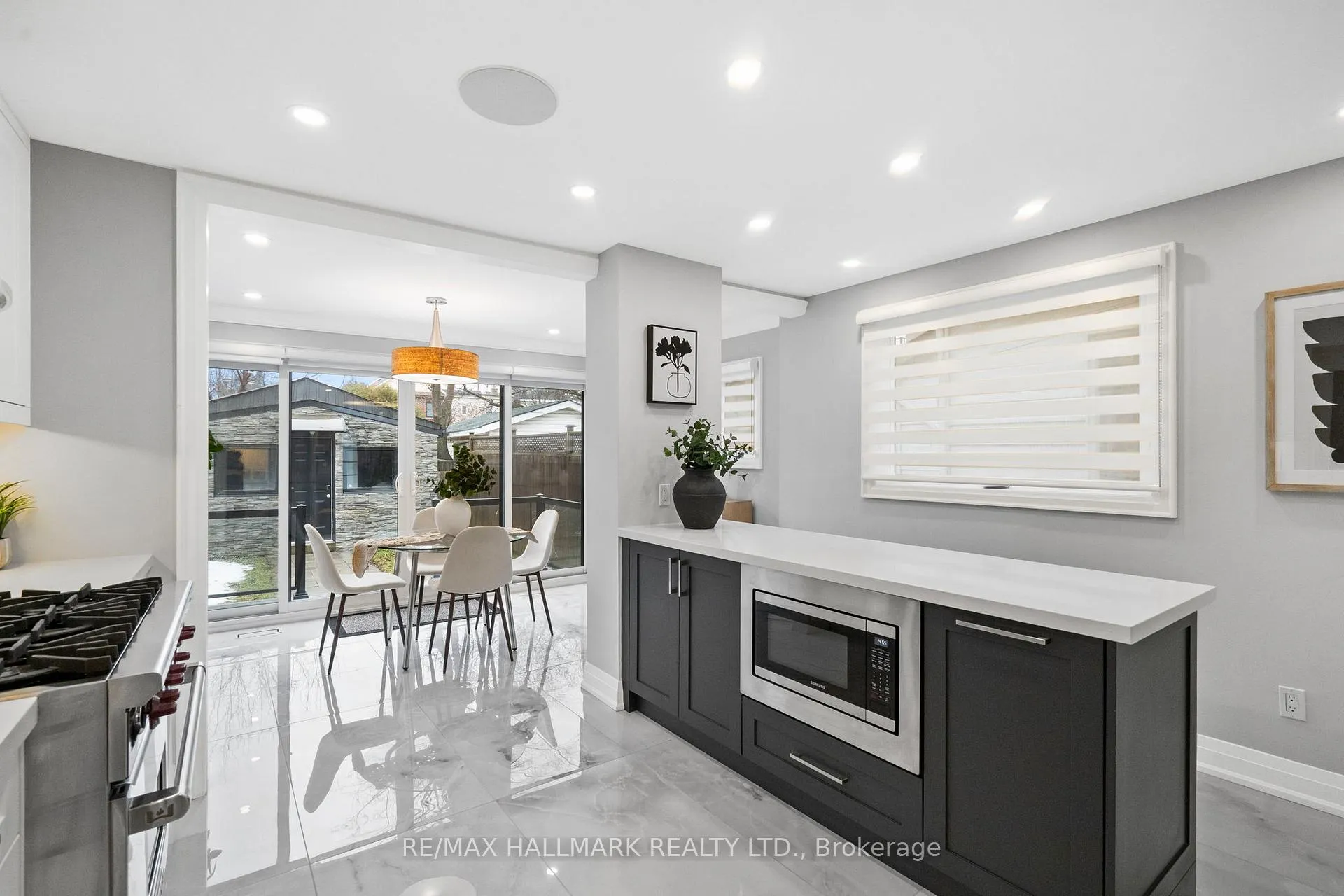 Photo 6 of 394 Main Street, Toronto, Woodbine-Lumsden — HOMEH