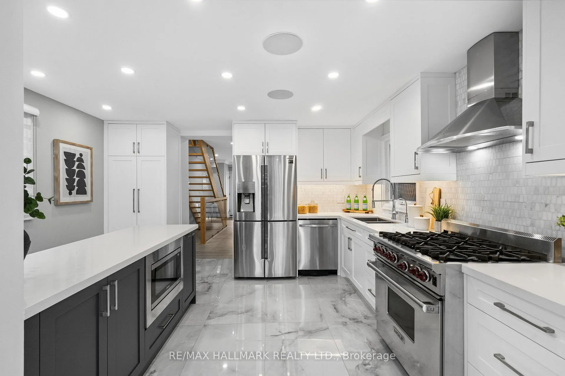Photo 7 of 394 Main Street, Toronto, Woodbine-Lumsden — HOMEH