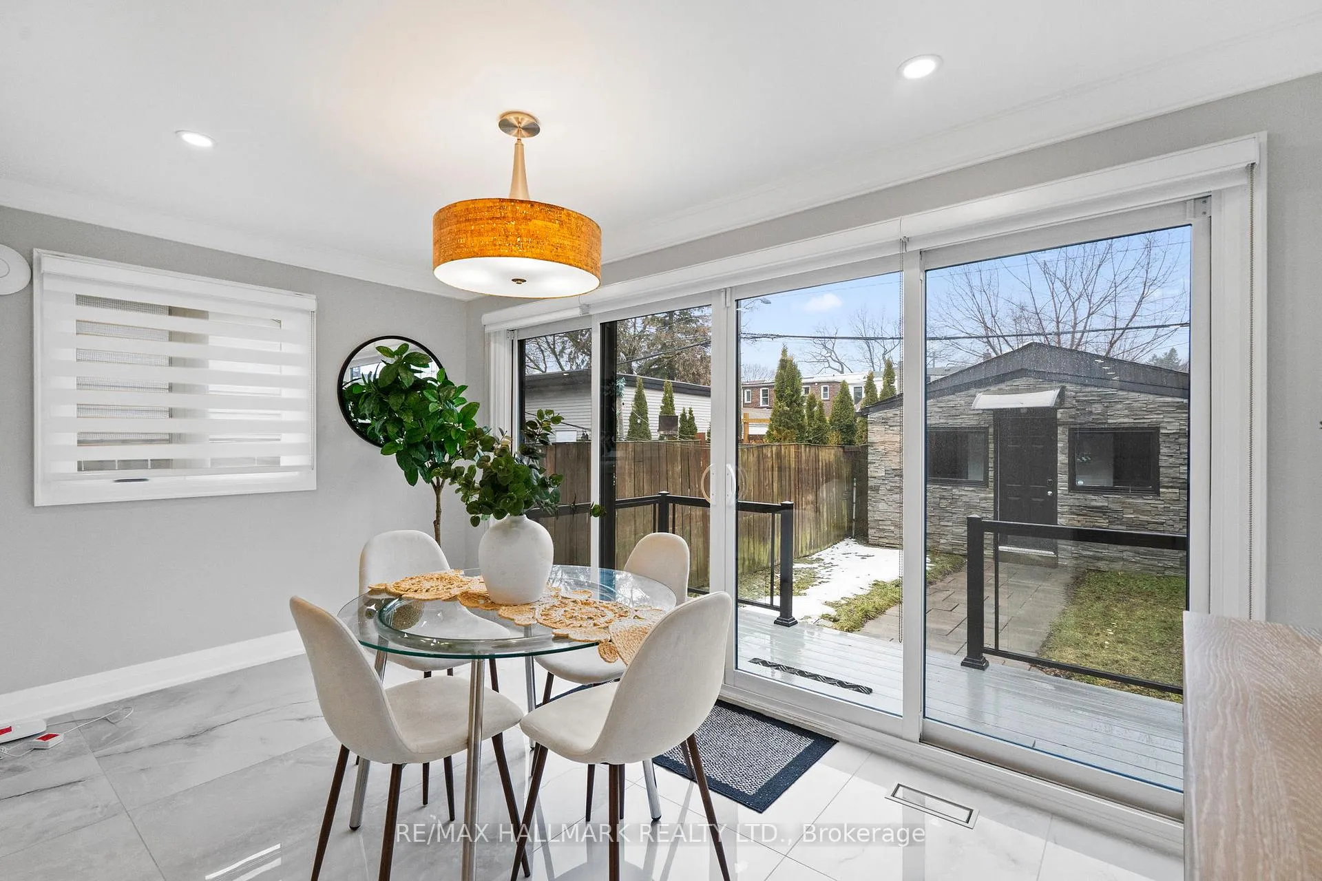 Photo 10 of 394 Main Street, Toronto, Woodbine-Lumsden — HOMEH