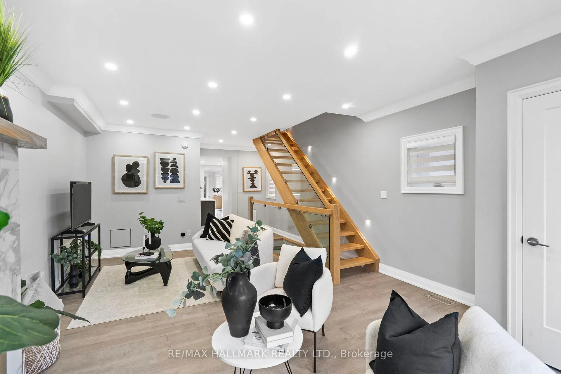 Photo 15 of 394 Main Street, Toronto, Woodbine-Lumsden — HOMEH
