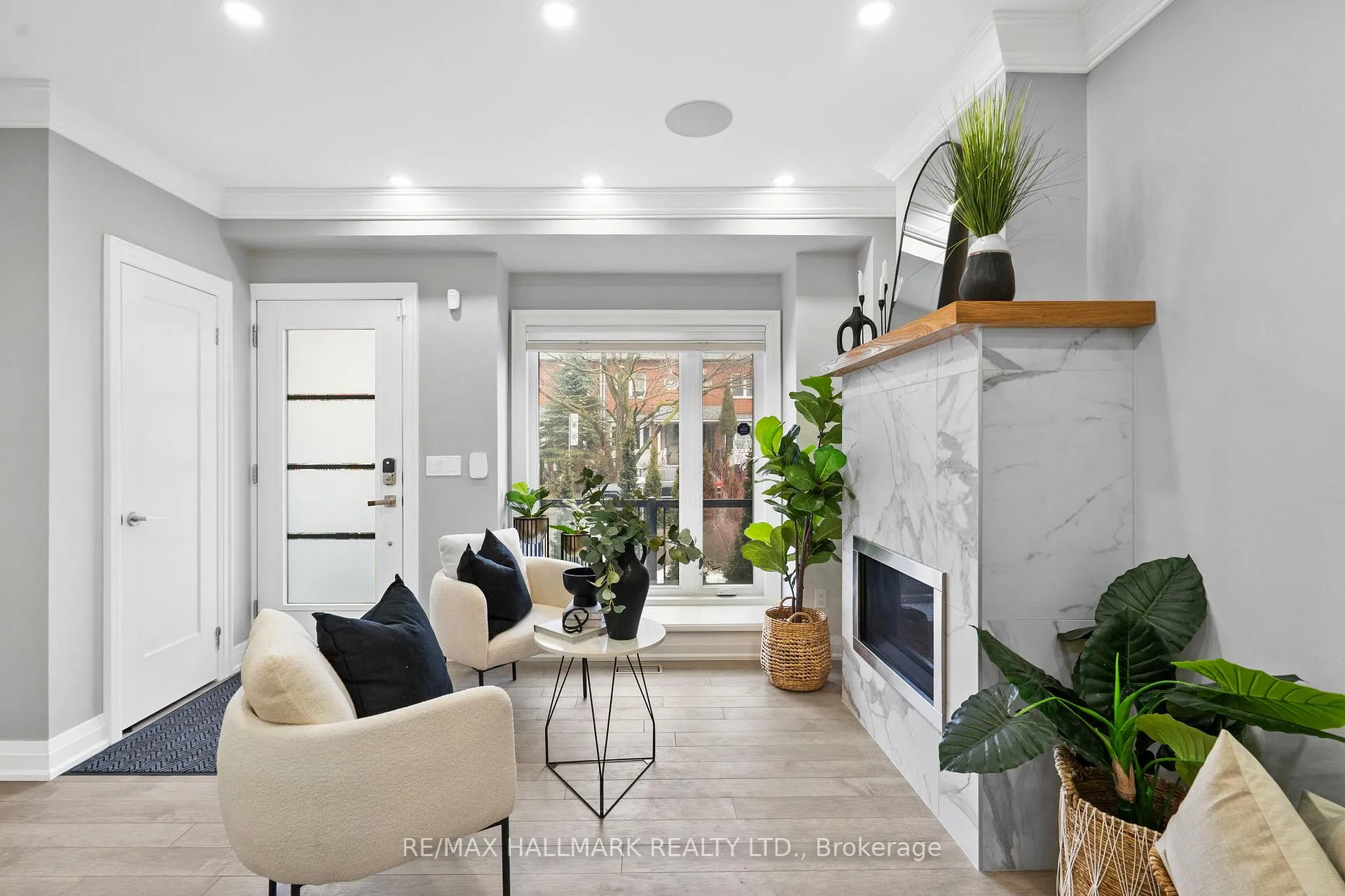 Photo 16 of 394 Main Street, Toronto, Woodbine-Lumsden — HOMEH