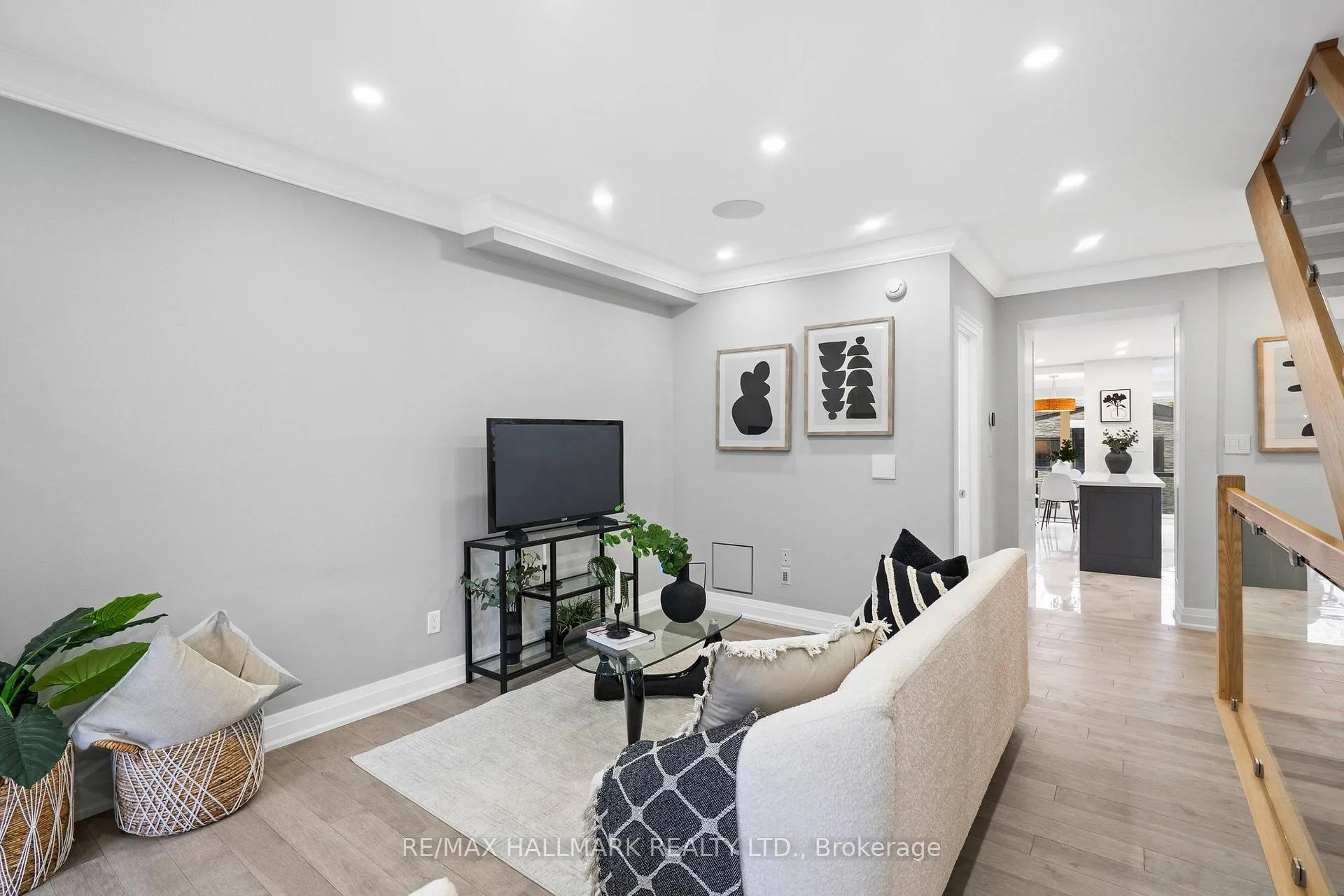 Photo 18 of 394 Main Street, Toronto, Woodbine-Lumsden — HOMEH